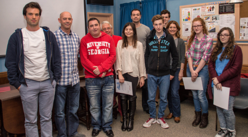 Course members with Laurie & certificates