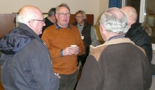 Gordon talking to members in the tea break