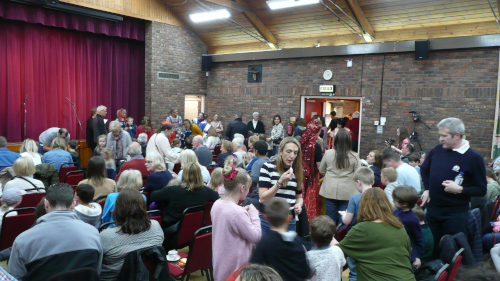 The audience before the start