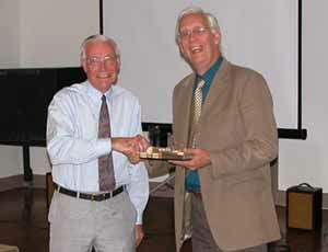 Geoff receving the Gateway Trophy